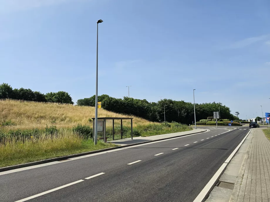 Sustokite priešais terminalą centro kryptimi
