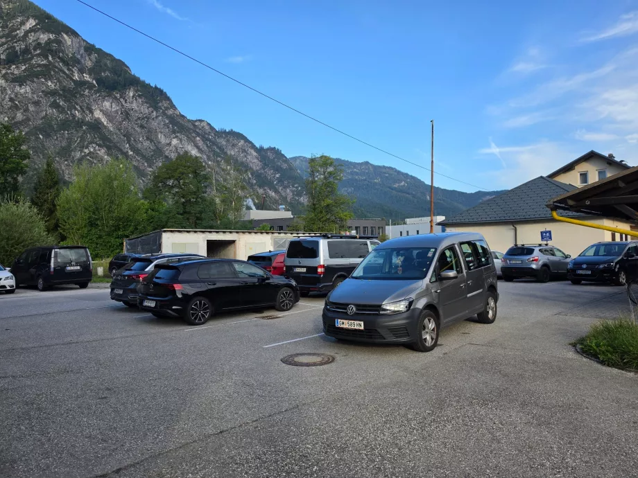 P+R automobilių stovėjimo aikštelė prie geležinkelio stoties