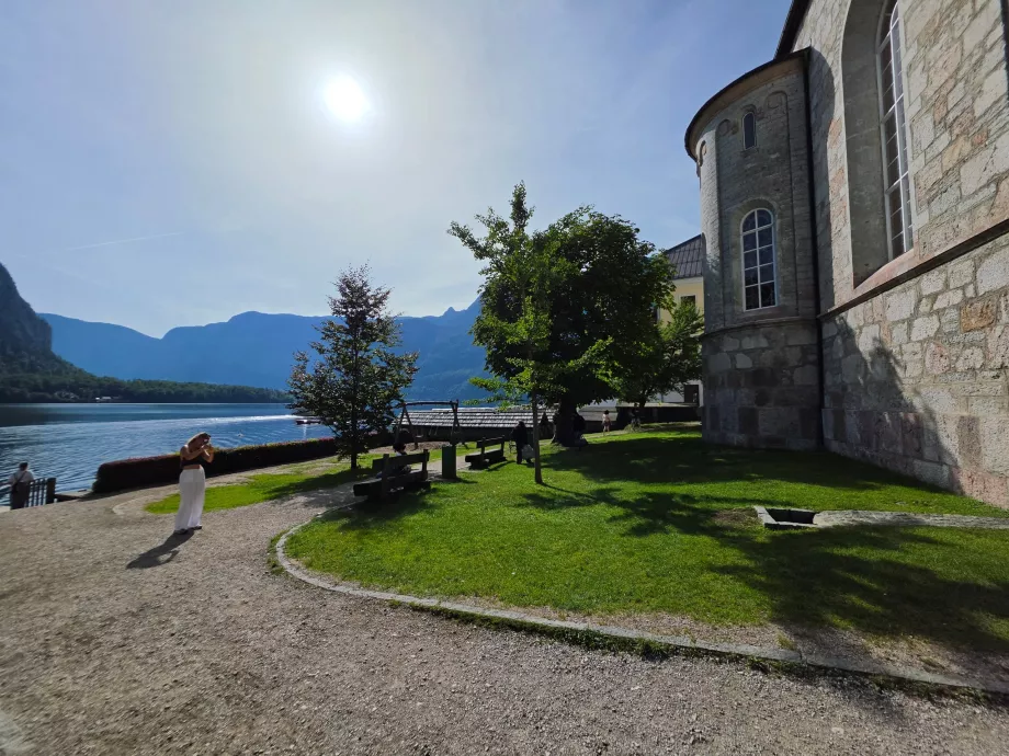 Mažas parkas priešais evangelikų bažnyčią