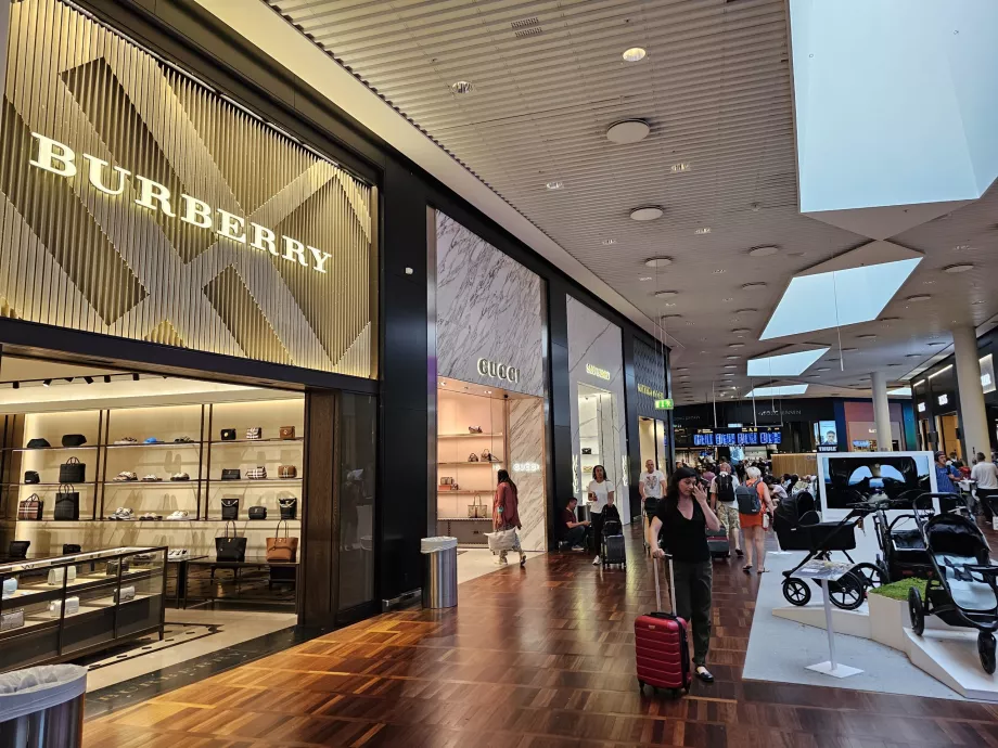 Parduotuvės tranzito zonoje