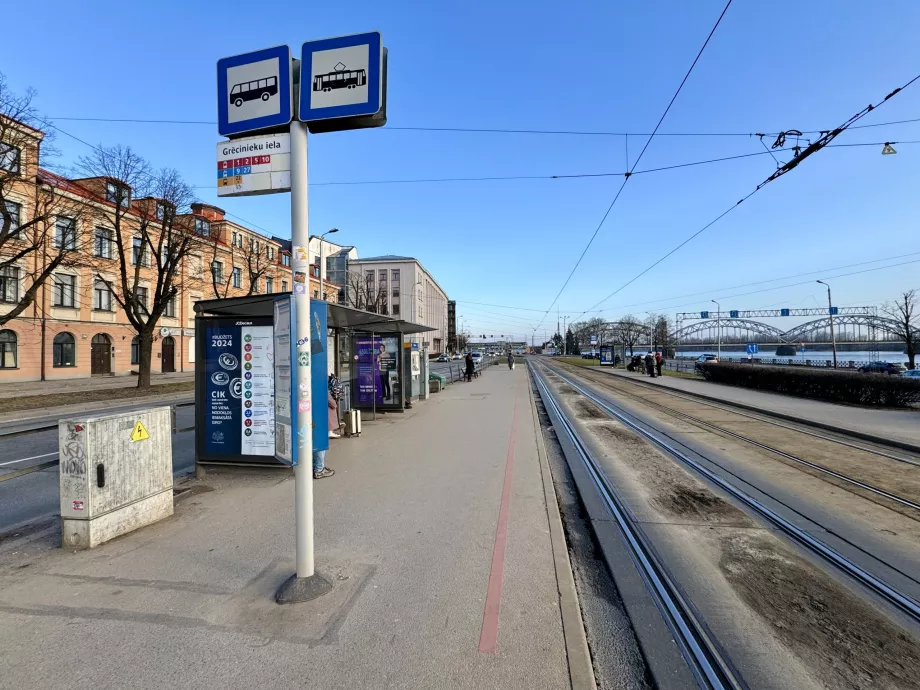 Autobusų ir tramvajų stotelė