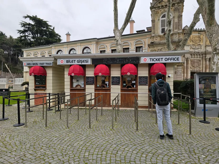 Pagrindinis įėjimas į Dolmabahčės rūmus