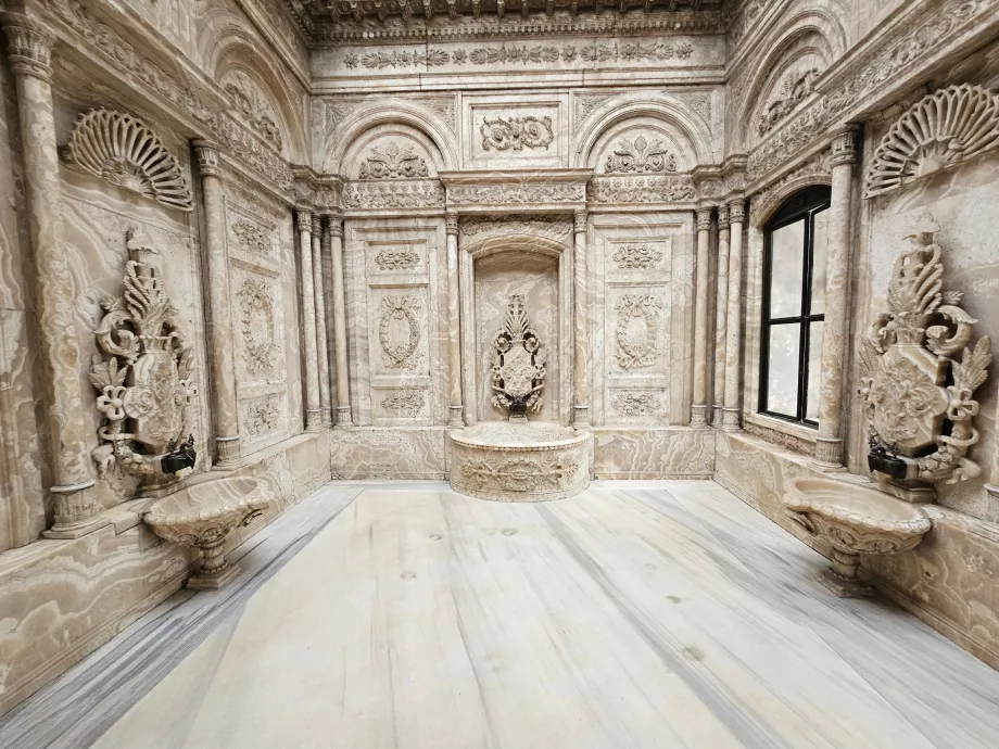 Dolmabahčės rūmai