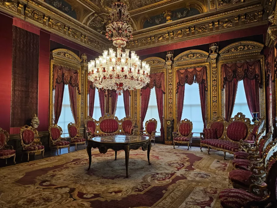 Dolmabahčės rūmai