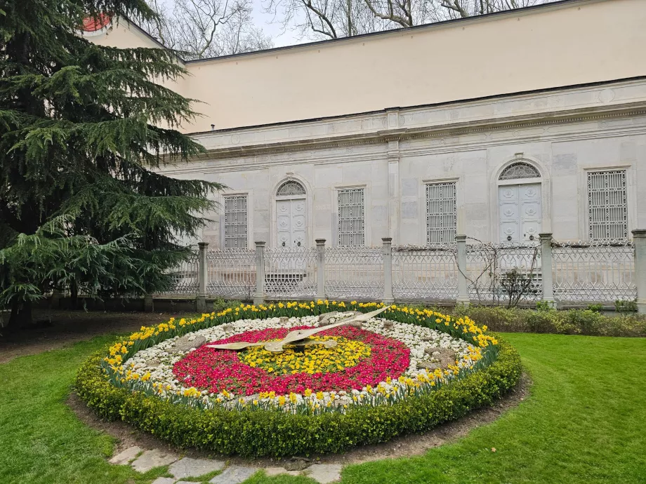 Dolmabahčės rūmai