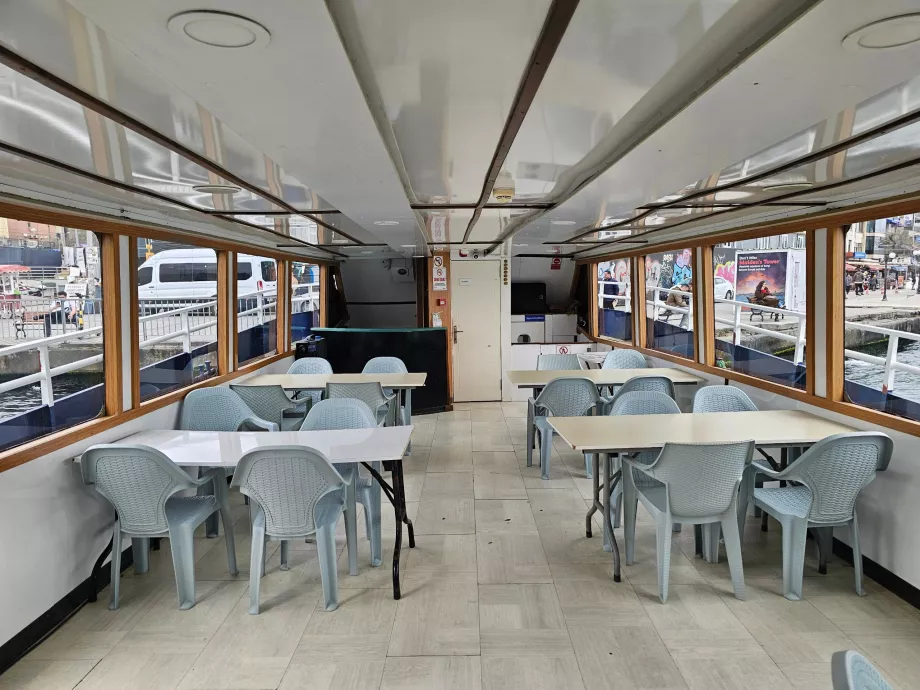 Laivo į Mergelės bokštą interjeras