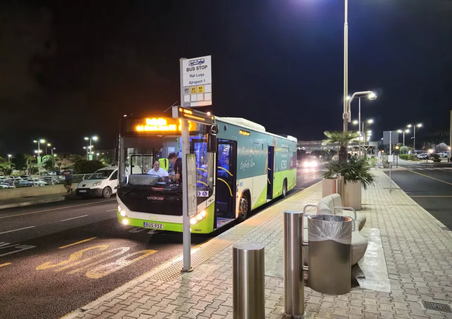 Autobusų stotelė Maltos oro uoste