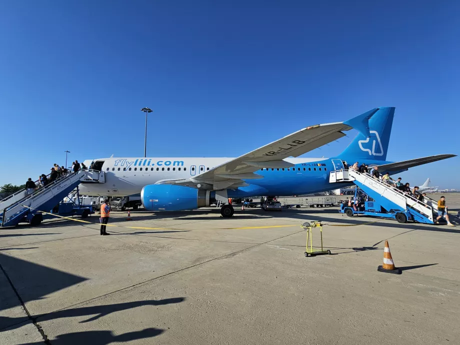 Airbus A320 "FlyLili" Burgaso oro uoste