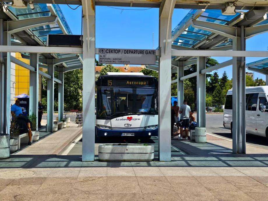 15 linija autobusų stotyje