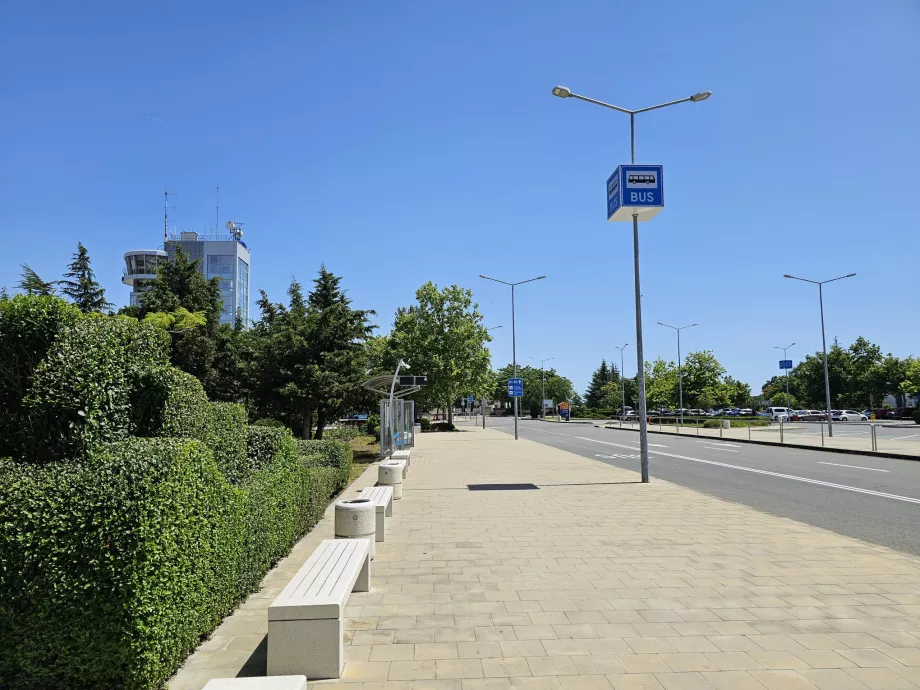 Autobusų stotelė prie terminalo - 15 linija link Sarafovo, 15A linija link Burgaso centro