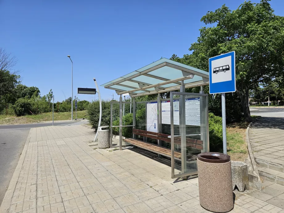 Stotelė prie žiedinės sankryžos - 15 linija centro kryptimi, 15A linija Sarafovo kryptimi