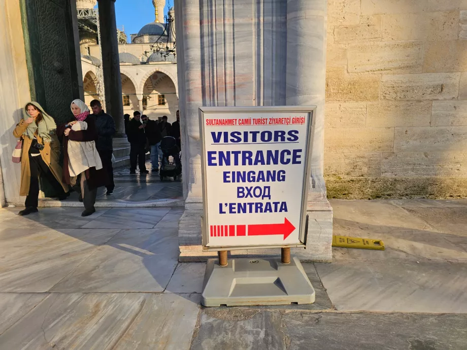 Mėlynoji mečetė, įėjimas turistams