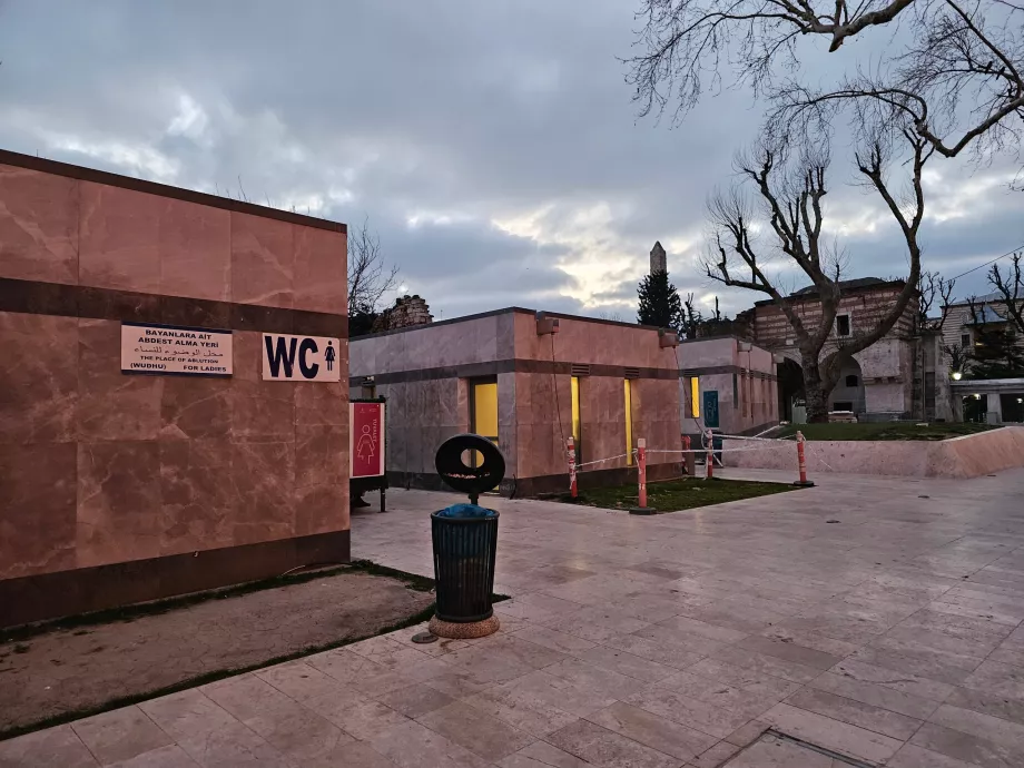 Mėlynosios mečetės tualetai