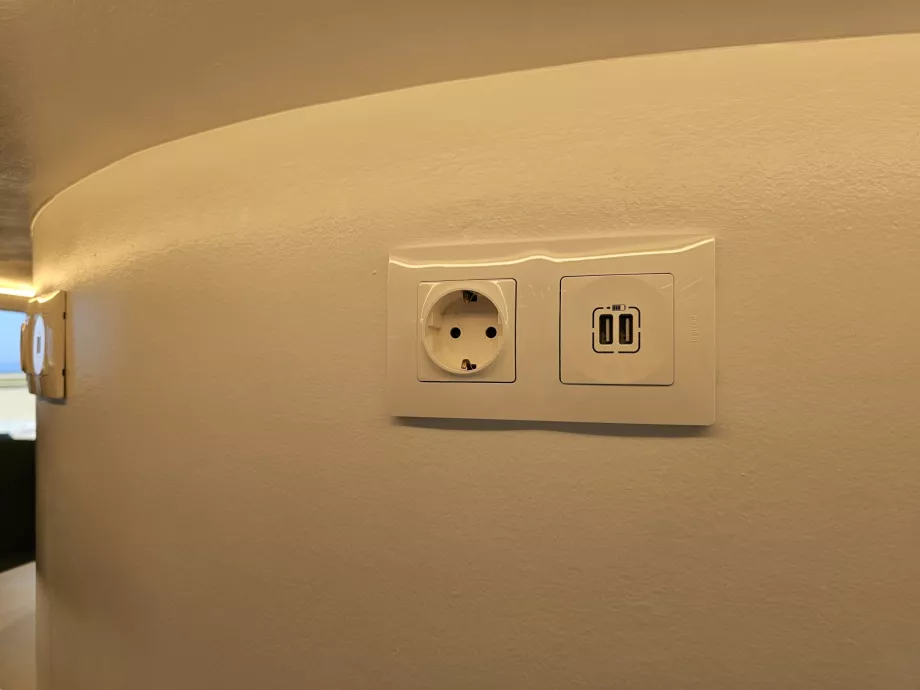 Kištukiniai lizdai ir USB