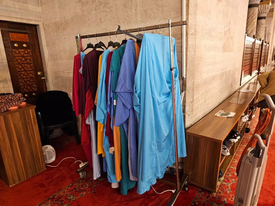 Suleimano mečetė, rūbų nuoma