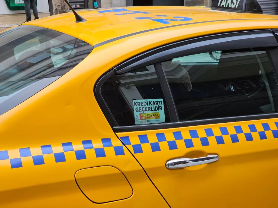 Galimybė atsiskaityti kortele taksi automobilyje