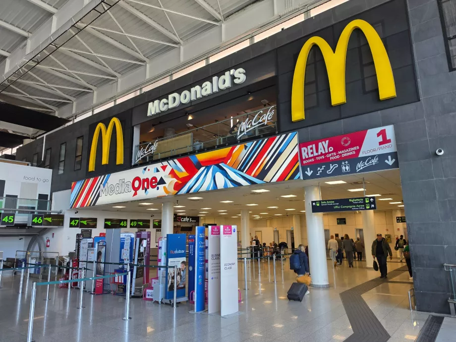 "McDonald's", A terminalas, išvykimo vieta (viešoji erdvė)