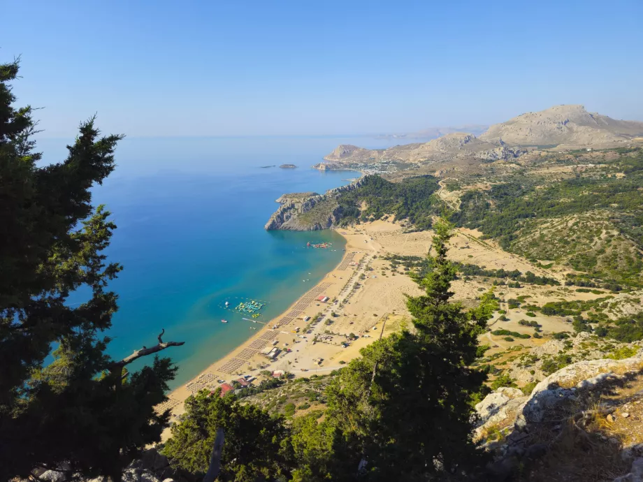 Vaizdas iš Dievo Motinos vienuolyno Tsambikos paplūdimyje