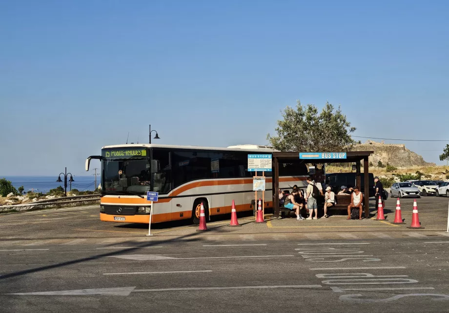 Autobusų stotelė pagrindiniame kelyje, Lindosas