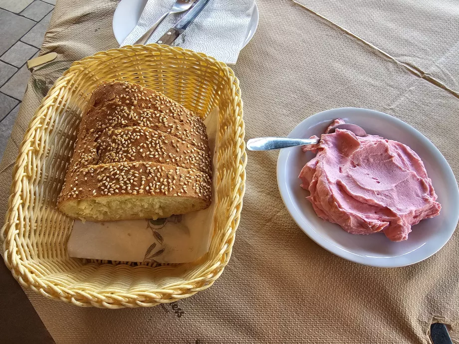 Salotos su žuvų ikrais