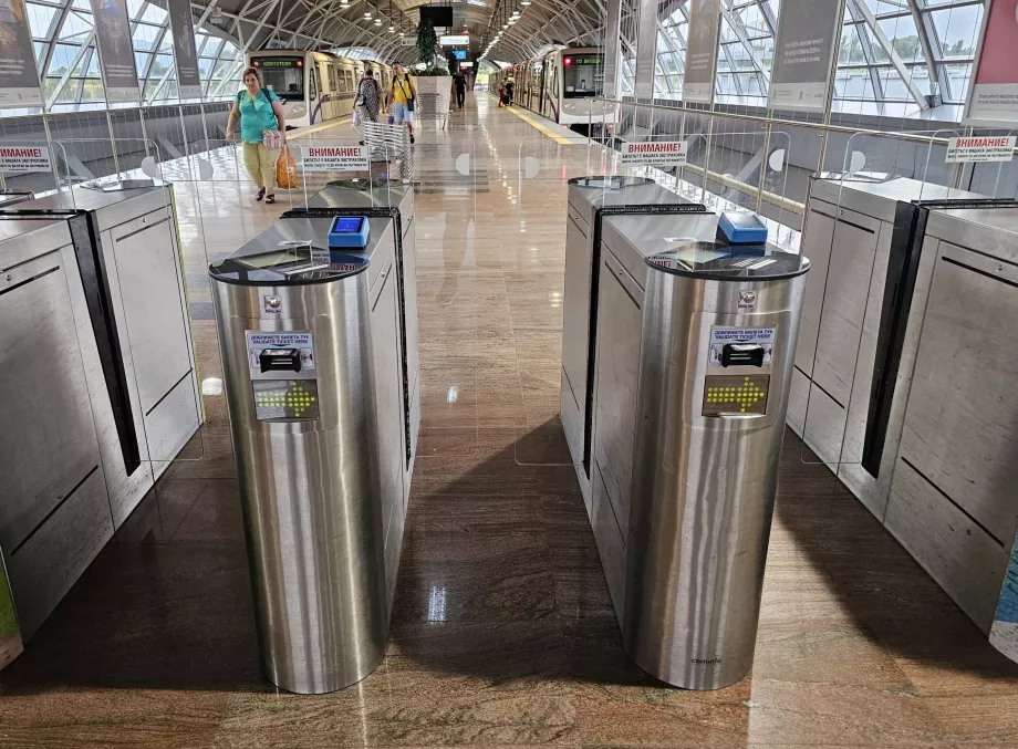 Turniketai patekti į metro platformas