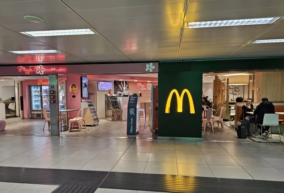 "McDonald's", viešoji erdvė