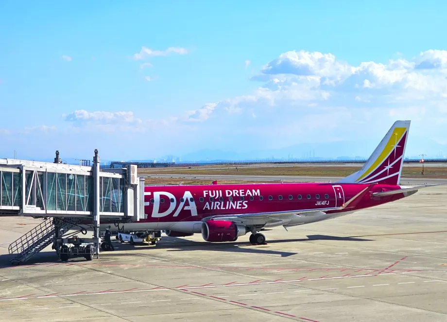 "Fuji Dream Airlines", lėktuvas "Embraer E170", Kobės oro uostas