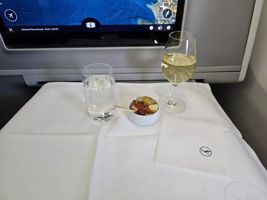 Alyvuogės ir sūris - pirmoji paslauga