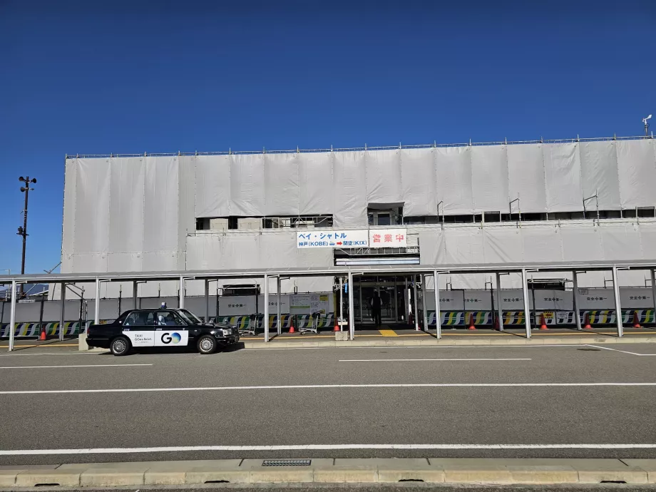 Valčių prieplauka link Osakos oro uosto