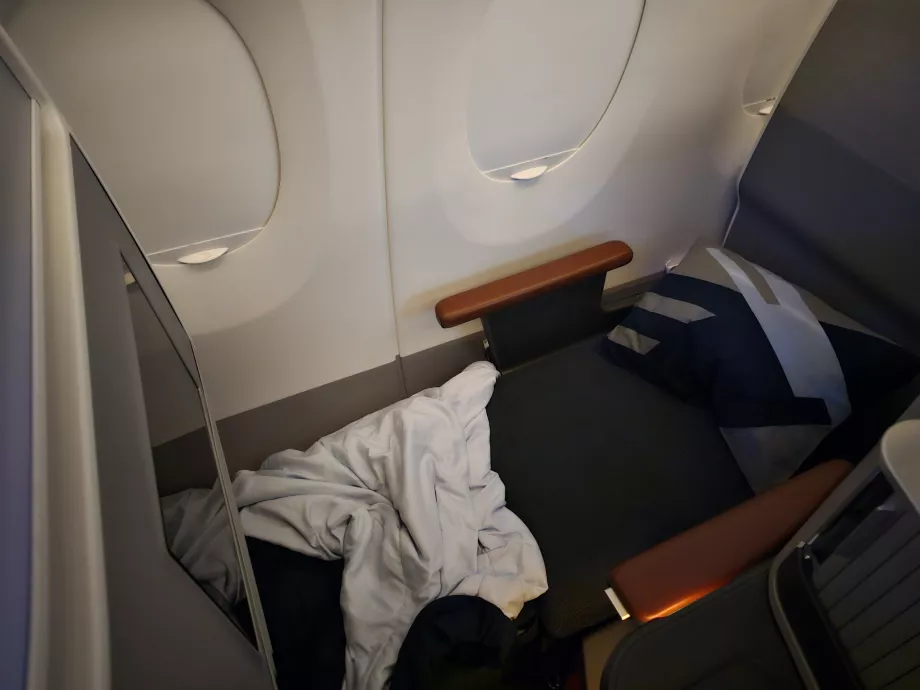 Sofa, išskleista į lovą