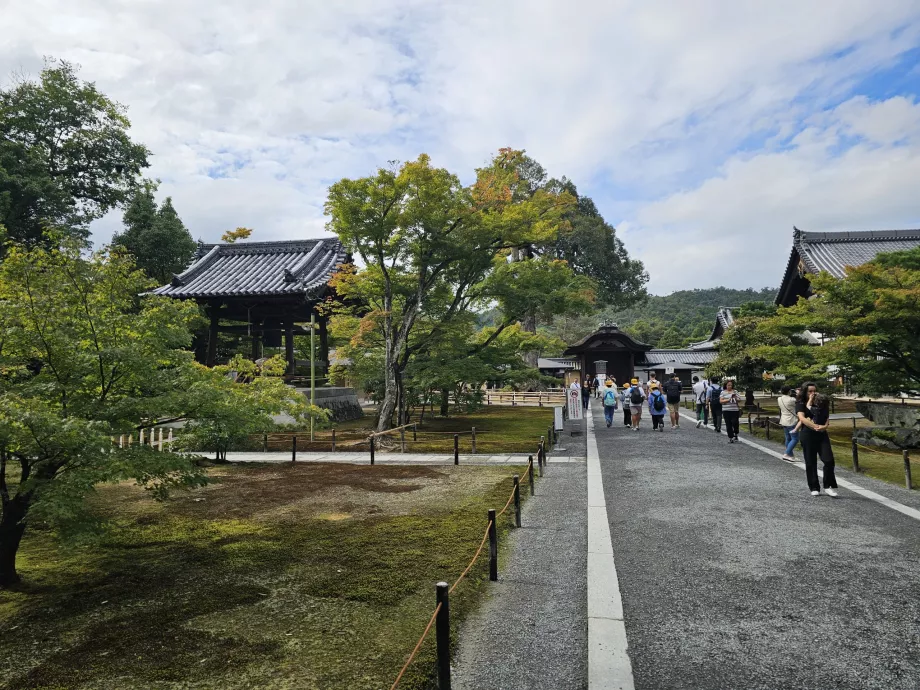 Įėjimas į Kinkakuji šventyklą