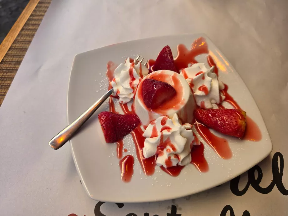 Tonnarello Santa Maria, Panna Cotta su braškėmis