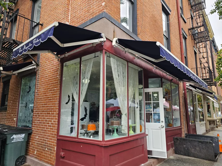 West Village, "Magnolia Bakery