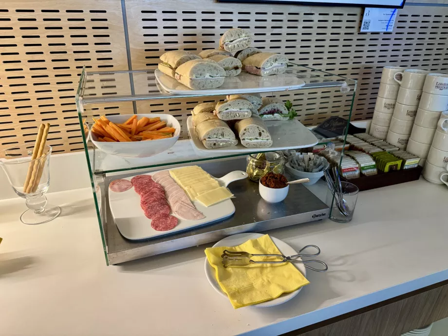 Bagetės, saliamis, kumpis ir sūris