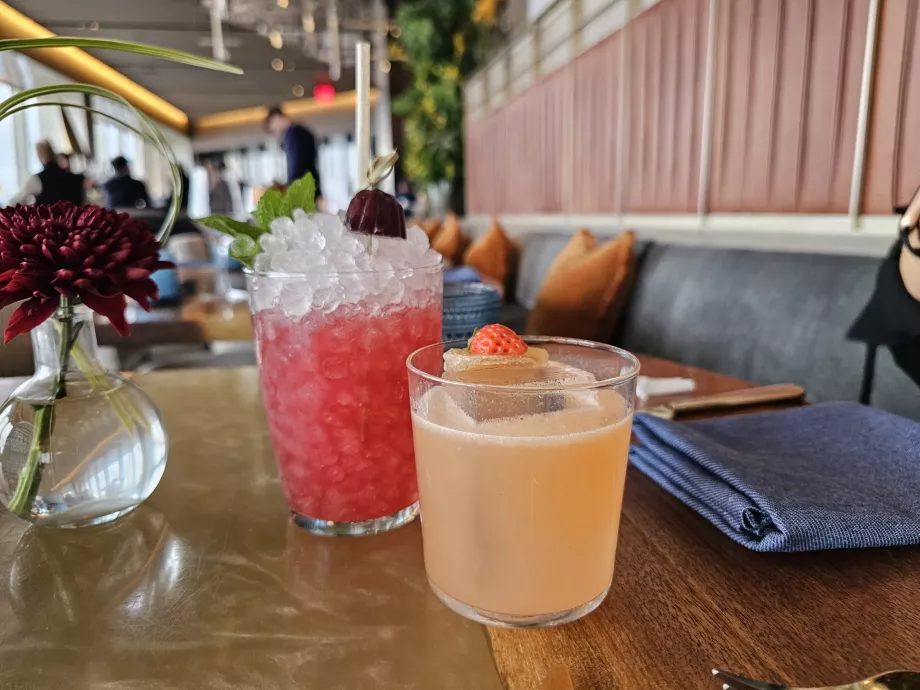 Kokteiliai "Peak" restorane