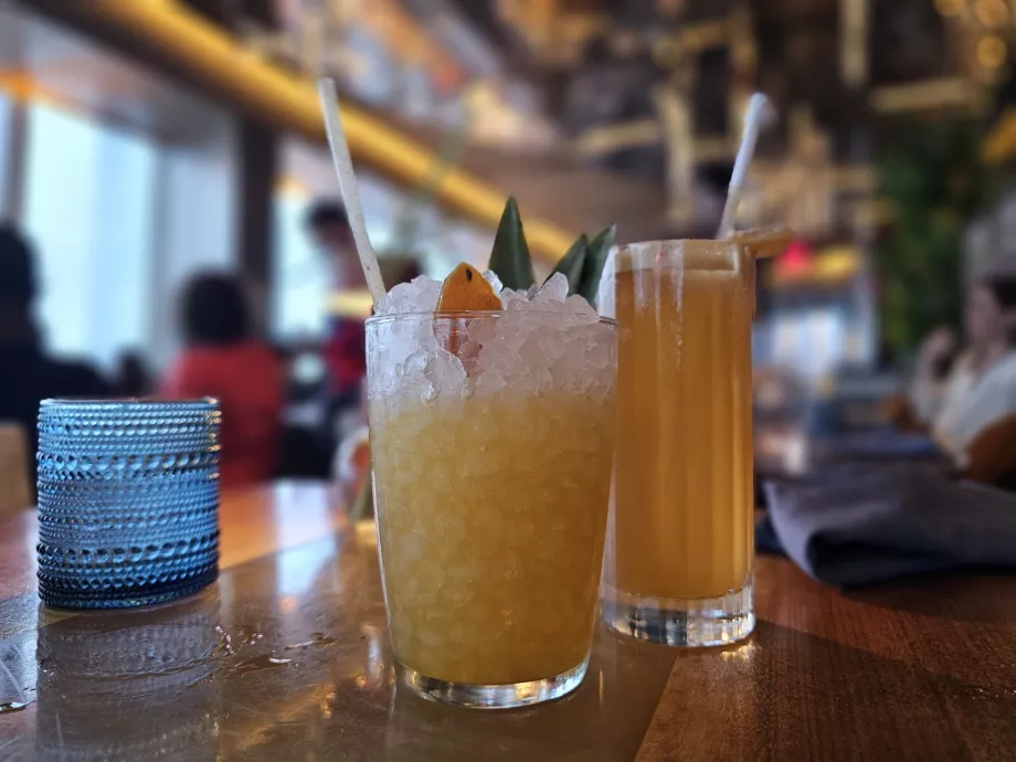 Daugiau kokteilių restorane "Peak