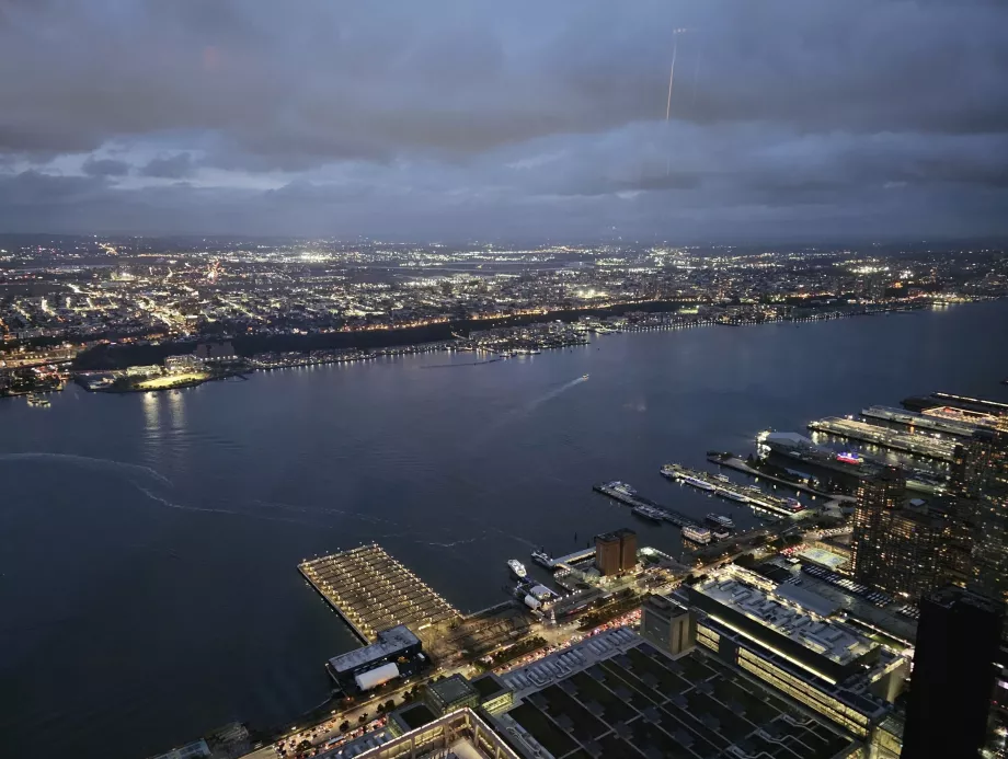 Vaizdas iš vidinės apžvalgos aikštelės "The Edge" dalies