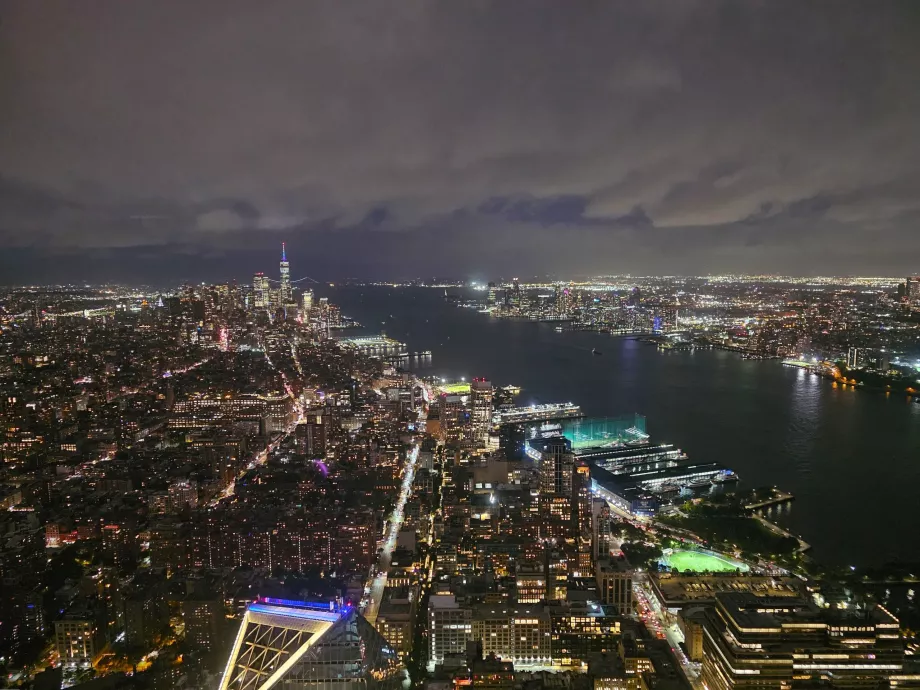 Naktinis vaizdas iš "The Edge"