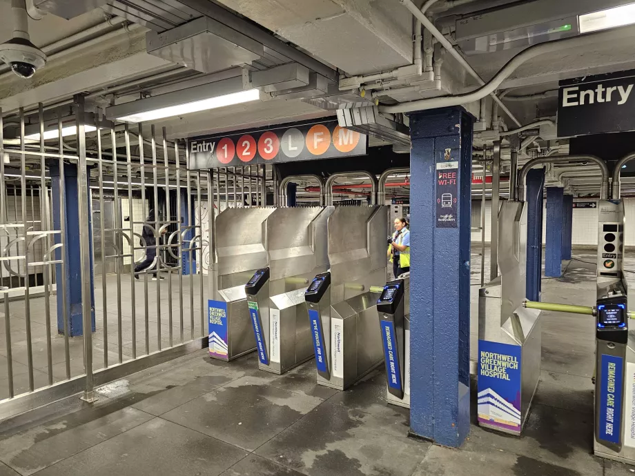 Įėjimas į metro per turniketus