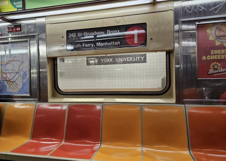 Senesnio metro vagono interjeras