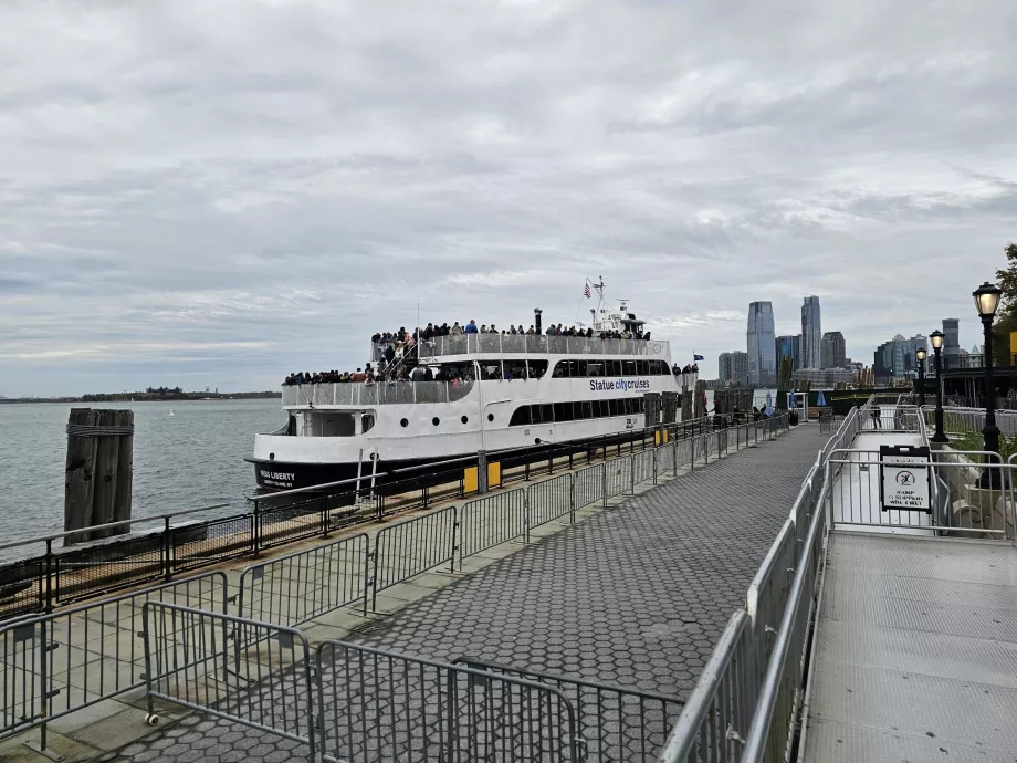 Valčių dokas Statulos Miesto kruizai