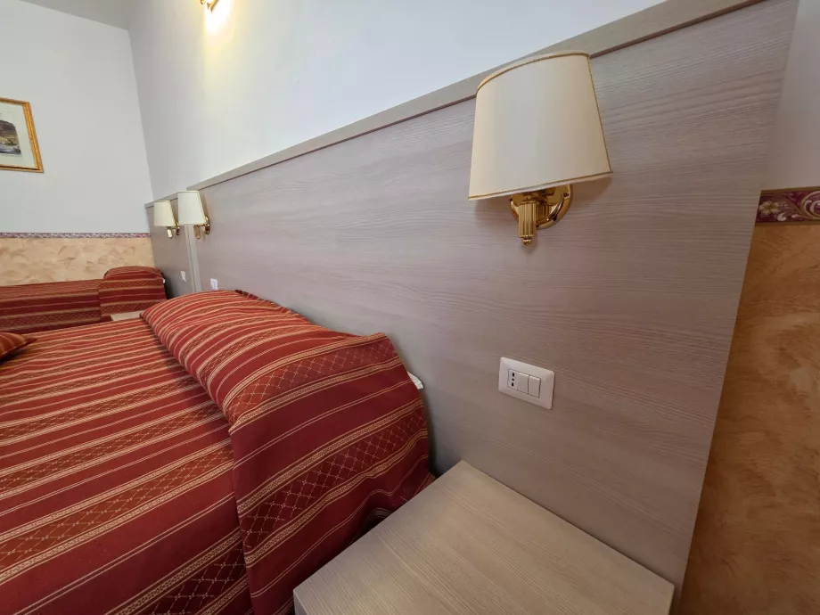 Stalčiai ir naktiniai šviestuvai