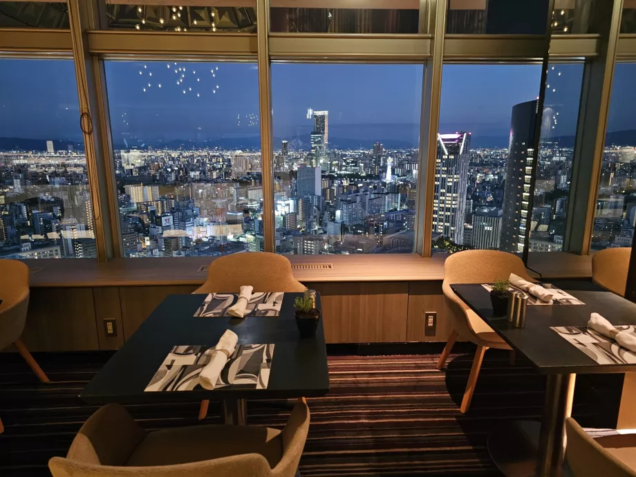 Restoranas ir baras, Swissotel Nankai