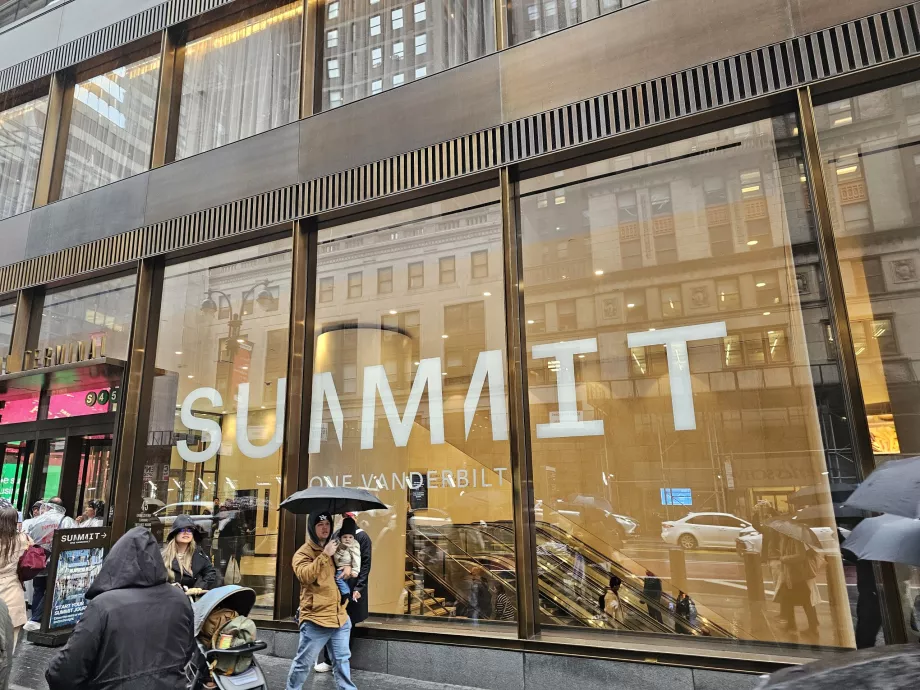 "Summit One Vanderbilt", lauko įėjimas
