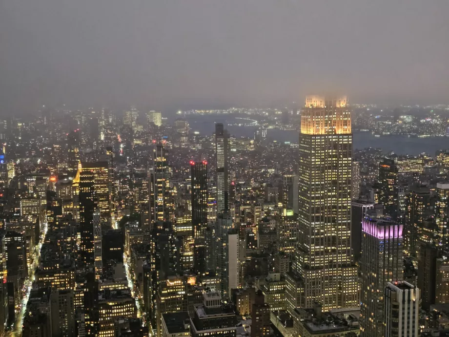 "Summit One Vanderbilt", naktinis vaizdas