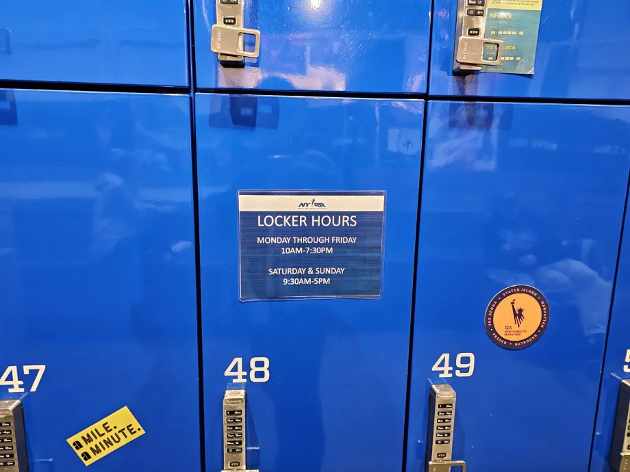 NYRR centras, bėgikų bagažo saugykla