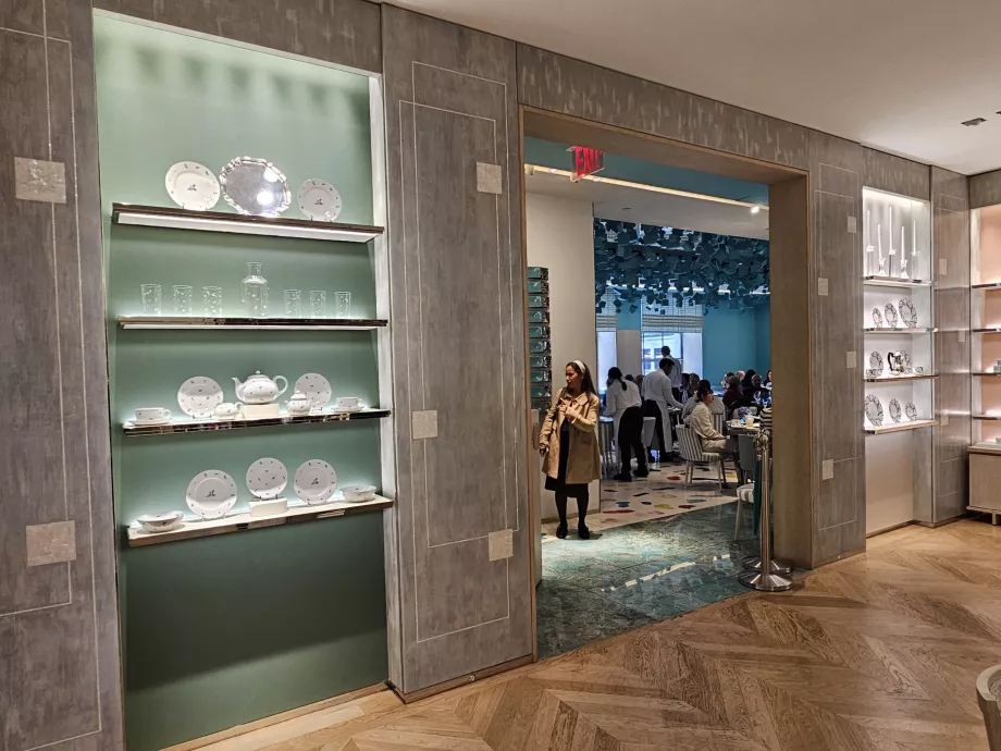 "Tiffany &amp; Co.", įėjimas į kavinę "Blue Box Café