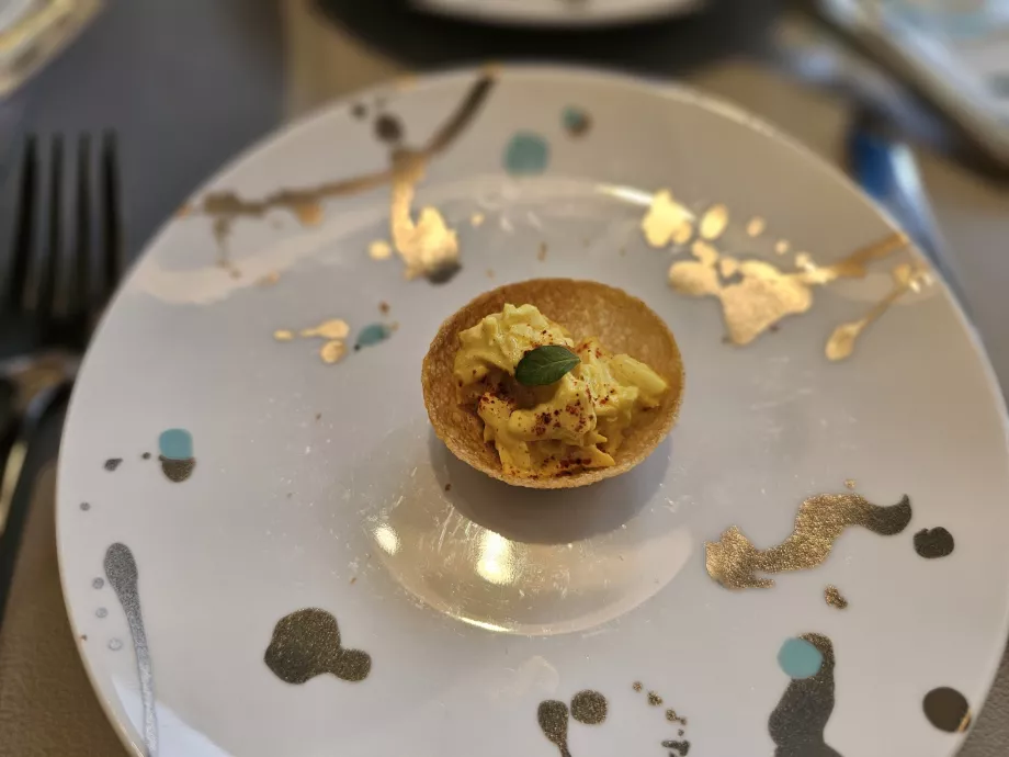 Mėlyna dėžutė, vienas užkandis