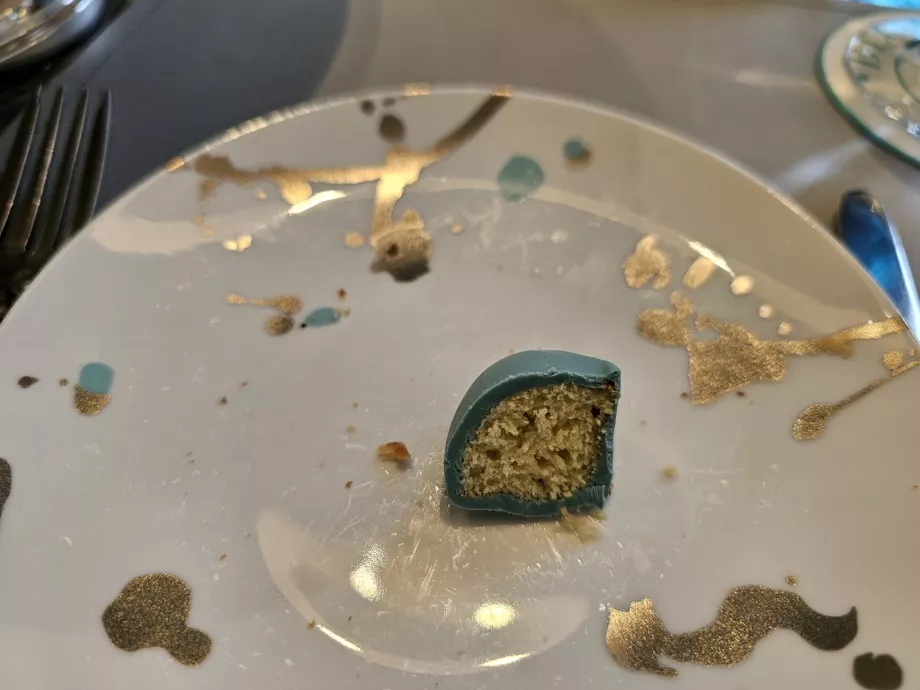 Mėlyna dėžutė, pjaustytas desertas