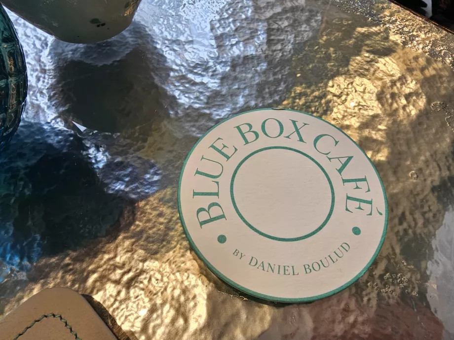 Mėlyna dėžutė, padėkliukas